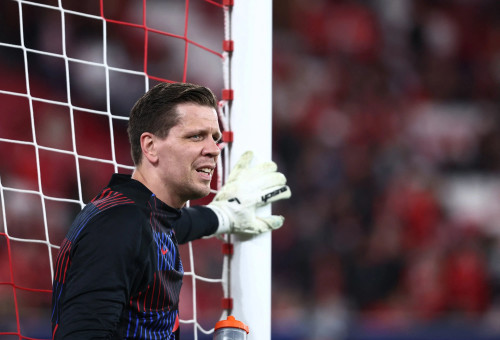 שוער ברצלונה וויצ'ק שצ'סני (צילום: רויטרס)