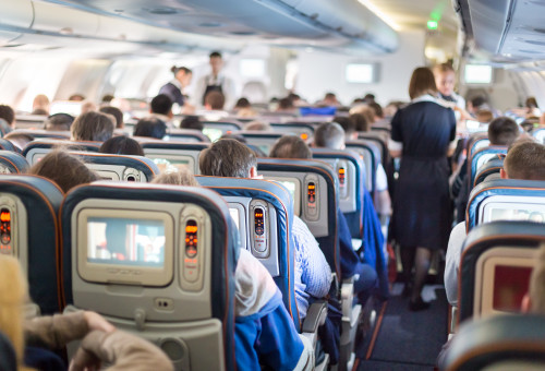 החצבת מתפשטת במטוסים (למצולמים אין קשר לנאמר בכתבה) (צילום: שאטרסטוק)