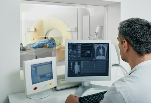 סקירה לאבחון סרטן ריאות. רק למעשנים מעל גיל 65 (צילום: שאטרסטוק)