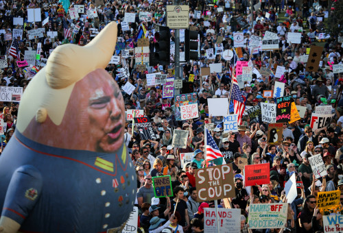 מחאות נגד טראמפ בלוס אנג'לס אפריל 2025 (צילום: רויטרס)