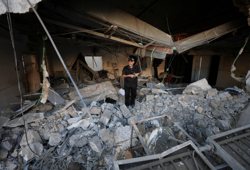 הרס בבית חולים בעזה לאחר תקיפה ישראלית (צילום: REUTERS/Dawoud Abu Alkas)