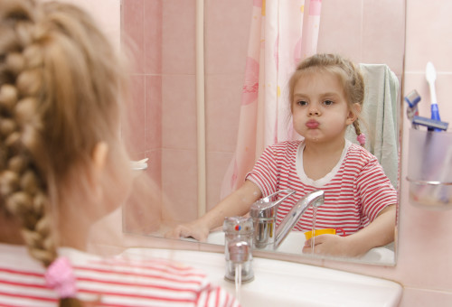 הילדה רוצה רק צבע אחד (צילום: אינגאימג')