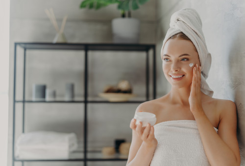 שגרת טיפוח של פחות זה יותר (צילום: אינגאימג)