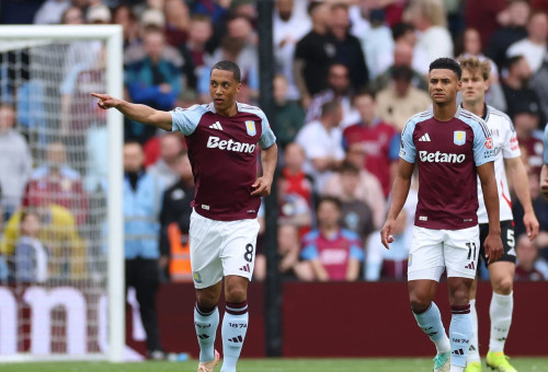 שחקן אסטון וילה, יורי טילמאנס (צילום: רויטרס)