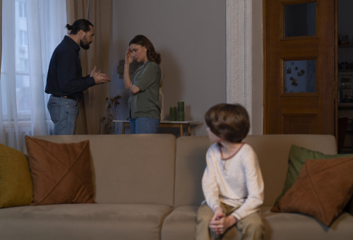 הורים גרושים תחת אותה קורת גג. אילוסטרציה (צילום: FREEPIK)