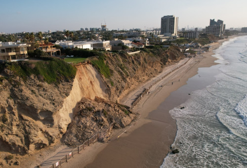 קריסת מצוק כורכר בהרצליה, דצמבר 2024 (צילום: החברה הממשלתית להגנות מצוקי חוף הים התיכון)