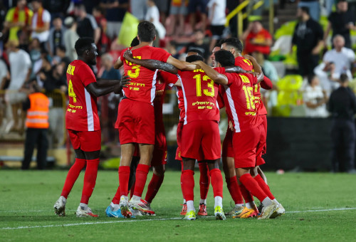 שחקני מ.ס. אשדוד חוגגים (צילום: לירון מולדובן)