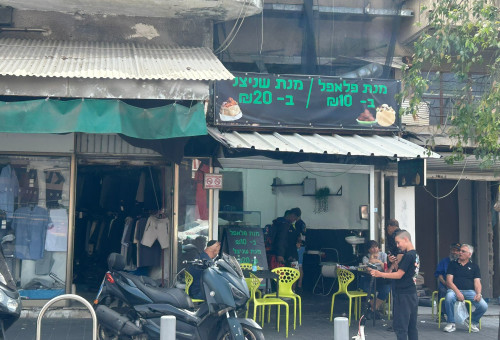 האצ"ל 4 בשכונת התקווה - פלאפל ב-10 שקלים, שניצל ב-20 (צילום: מאיה כהן)