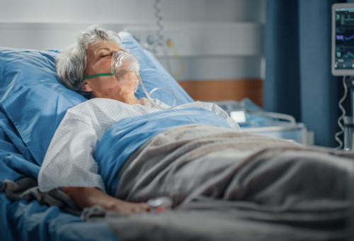 חולת קורונה. המגפה בינתיים לא בממדים עצומים (צילום: שאטרסטוק)