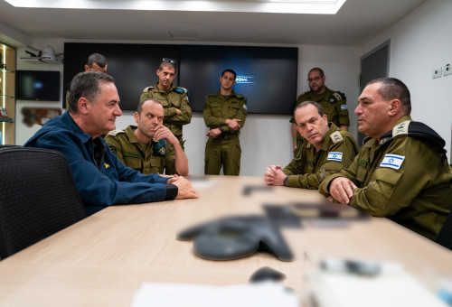 ישראל כץ בישיבה עם אייל זמיר (צילום: רשתות חברתיות, שימוש לפי סעיף 27 א')