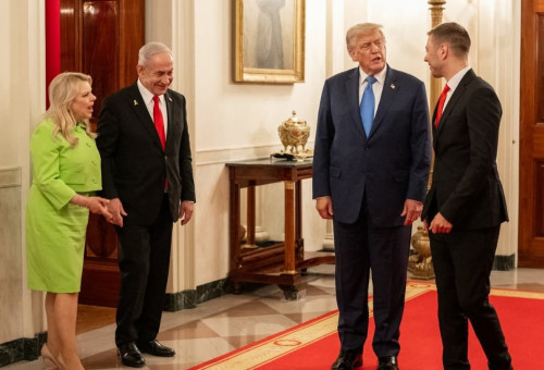 דונלד טראמפ ומשפחת נתניהו (צילום: Official White House Photo by Daniel Torok)