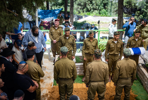 הלווייתו של סמל משה נסים פרש ז"ל (צילום: חיים גולדברג/פלאש 90)