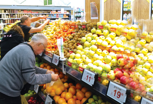 פירות בסופרמרקט (צילום: מיכאל גלעדי, פלאש 90)