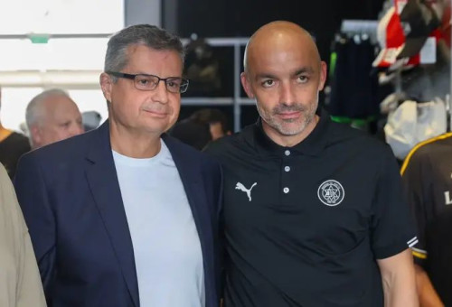 לאזטיץ' ואנגלידיס. דיברו גם על חיזוק הסגל? (צילום: קובי אליהו)