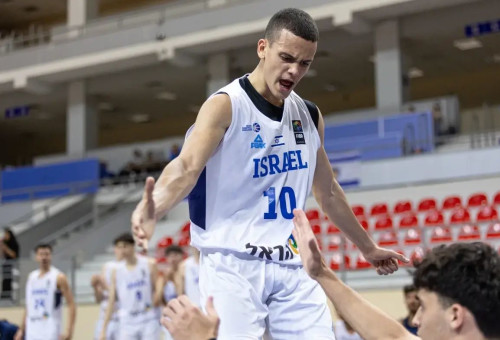 עומרי אורלנד שחקן נבחרת הקדטים של ישראל (צילום: אתר רשמי, FIBA.COM)