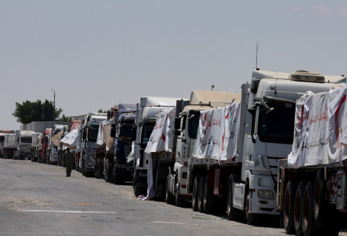משאיות סיוע עזה (צילום: רויטרס)