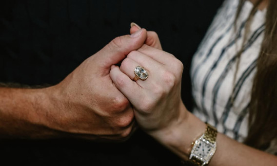 טבעת האירוסין של טיילור סוויפט (צילום: אינסטגרם)