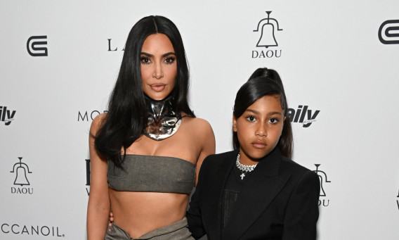 קים קרדשיאן ונורת' ווסט (צילום: Michael Kovac/Getty Images for DAOU Family Estates)