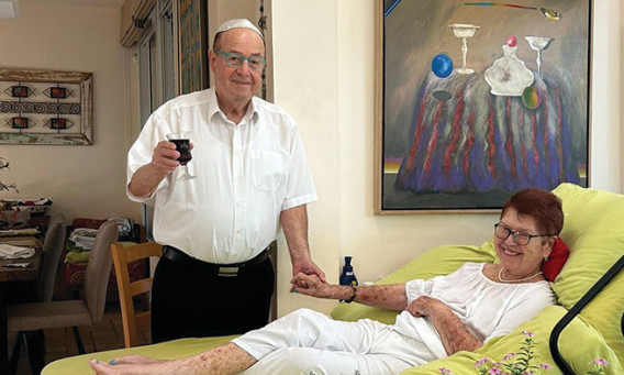 טוביה צפיר לצד אישתו יעל (צילום: פרטי)