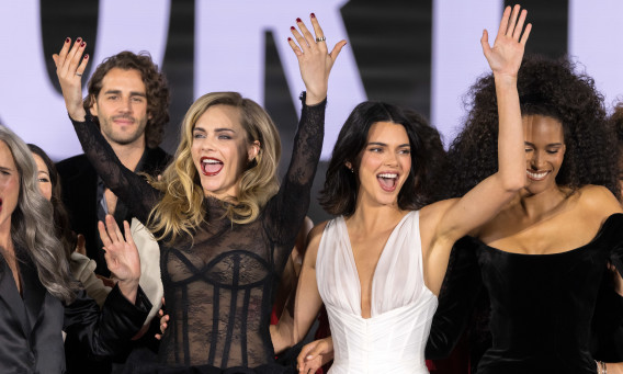 קארה דלווין וקנדל ג׳נר בשבוע האופנה 2025