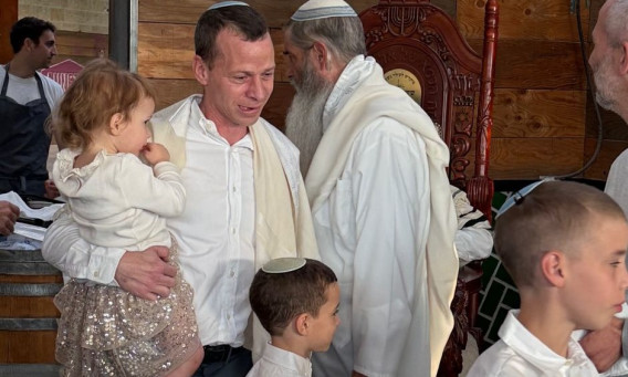 עמית סגל בברית המילה של בנו (צילום: צילום מסך אינסטגרם)