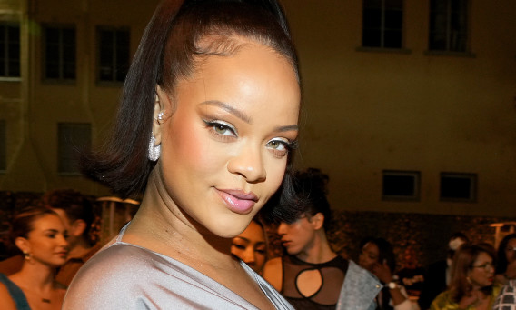 ריהאנה (צילום: Kevin Mazur/Getty Images for Fenty Beauty by Rihanna)