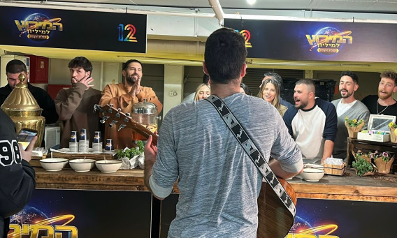 משתתפי "המירוץ למיליון" הגיעו לסנטר (צילום: יח"צ)