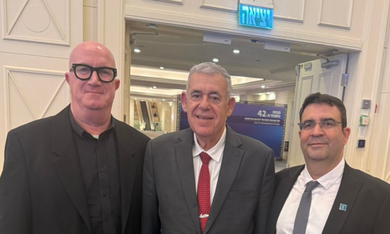  שרון אנקר יו״ר האיגוד הישראלי לאיכות, בועז לוי מנכ״ל התעשיה  האווירית ואבי בלשניקוב (צילום: צבי תקשורת)