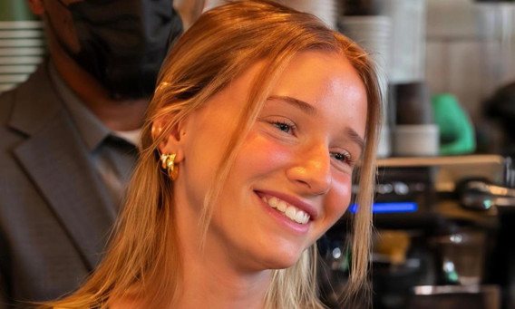 העובדת המדוברת