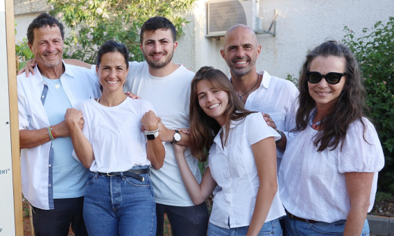 ענת, אורי, אלונה, איתי, רונה ואודי אנג'ל (צילום: רפי דלויה)