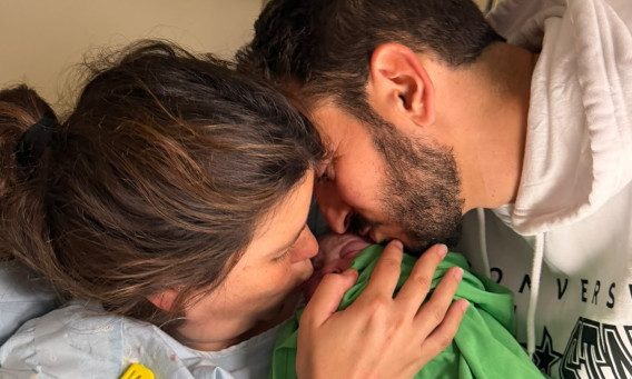 יונתן ונטלי שמריז עם הבייבי (צילום: מתוך אינסטגרם)