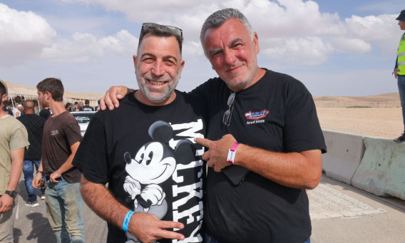 עוז דוידיאן עם מיכאל חן (צילום: רונן טופלברג)