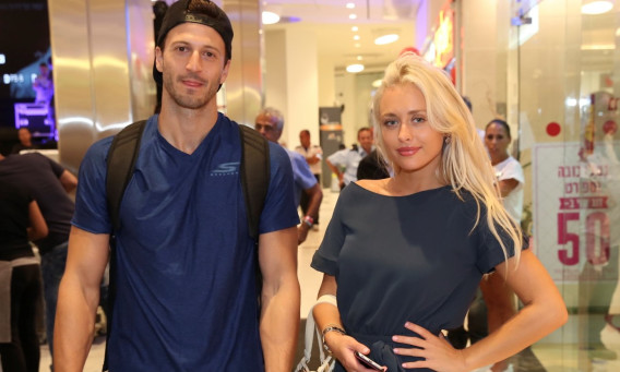 לי לוי, מייקל לואיס