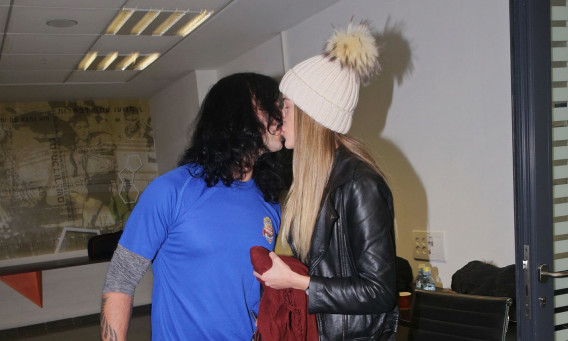 סקאזי ובת הזוג