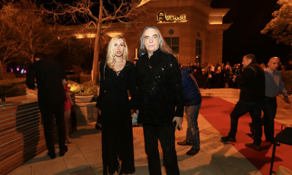 צביקה פיק, שירה מנור