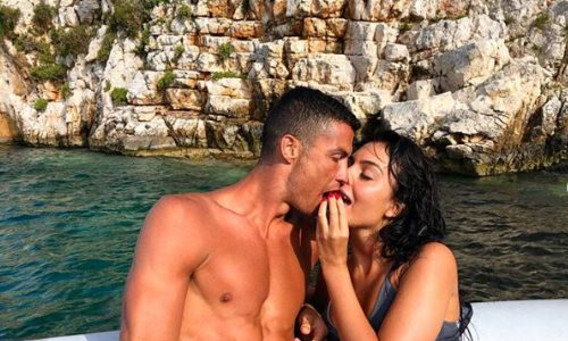 כריסטיאנו רונאלדו וג'ורג'ינה רודריגז (צילום: צילום מסך אינסטגרם)