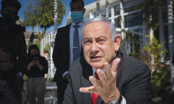 בנימין נתניהו בבית קפה בירושלים