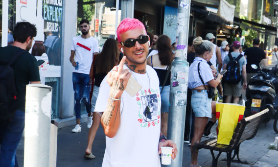 ג'וזי זירה עושה לנו אצבע משולשת