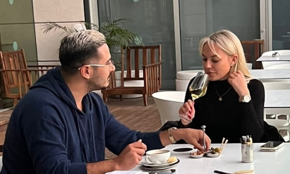 סיימון לבייב, אנה