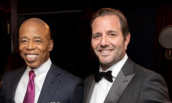 מייקל קארי ואריק אדמס