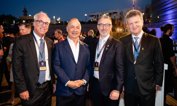 ג'ונתן פנקין, סיימון וולטרס, לן בלווטניק, אבי פישר