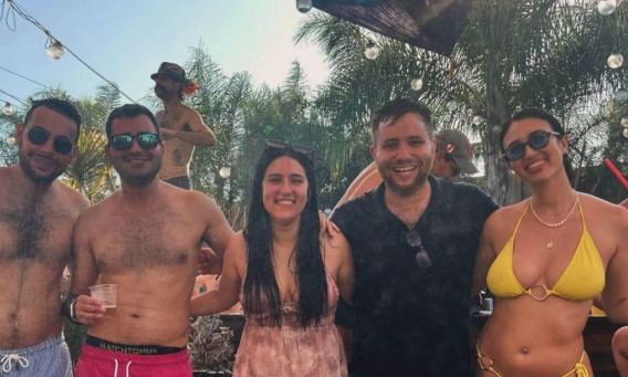 נועה ארגמני עם חבריה מהצבא, מתוך עמוד האינסטגרם של שגיא הכט