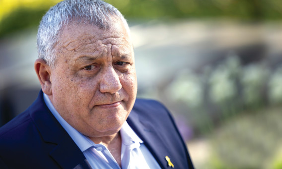 בכנסת הגיעו לנחם אותו, אבל הפילו את הצעת החוק שלו. בתמונה: גדי אייזנקוט  (צילום: יונתן זינדל פלאש 90)