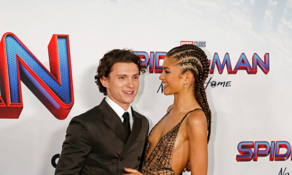 טום הולנד וזנדאיה בבכורה לסרט ספיידרמן: אין דרך הביתה בלוס אנג'לס (צילום: רויטרס)