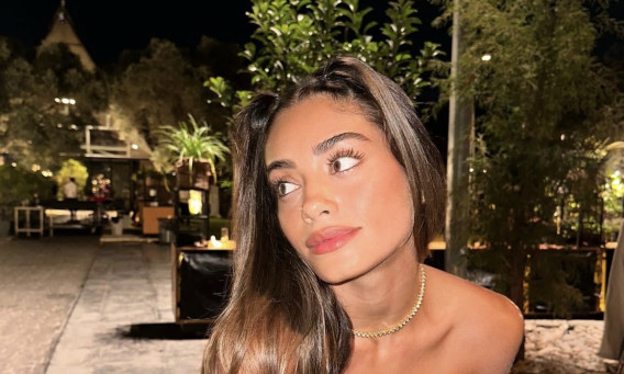 שחר חיון עם הקלאץ מוזהב של נועם חזן