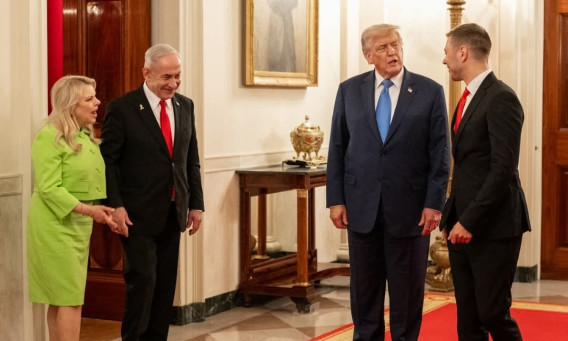 דונלד טראמפ ומשפחת נתניהו (צילום: Official White House Photo by Daniel Torok)