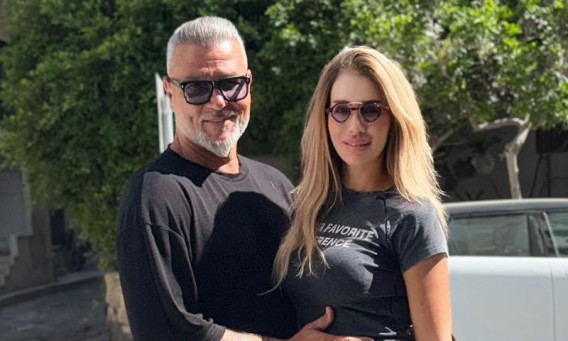 איציק זוהר ובת זוגו יפעת מחוץ לבית המשפט