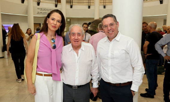 עמוס אלעד, אלפרד אקירוב ויפעת אורון (צילום: איציק בירן)