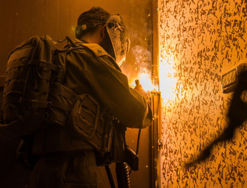 כוחות צה"ל אוטמים בתי מחבלים(צילום: דובר צה"ל)