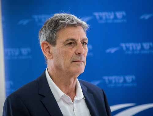 ×ž×™ ××ª×